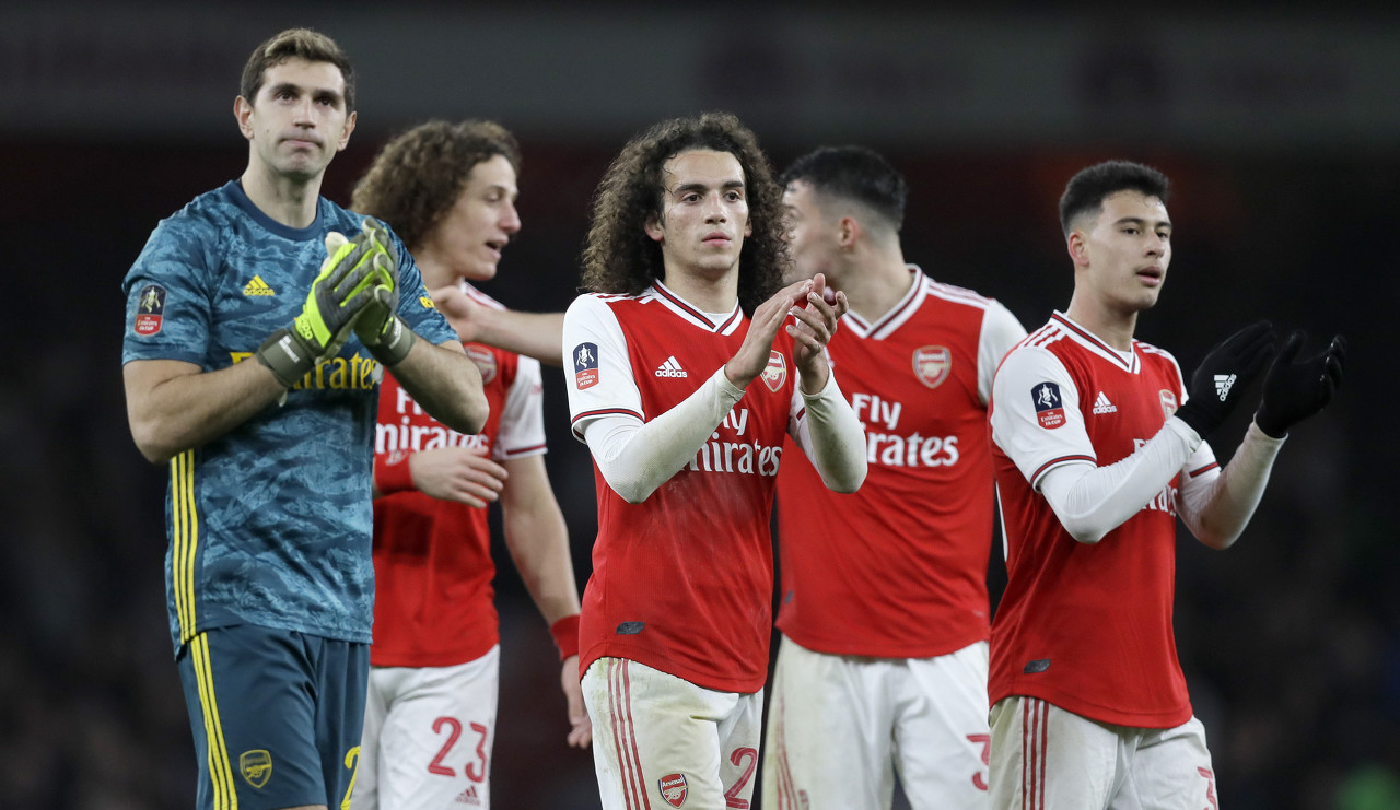 融入很快！广厦新双外援桑普森&塔克合砍44分16板5助攻（适应神速！广厦新双外援桑普森与塔克联手拿下44分16篮板5助攻）