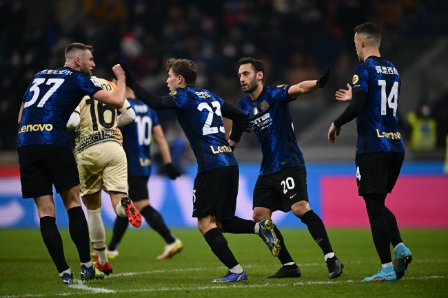 恒大足校3-1逆转申花，提前一轮夺得U15精英联赛冠军（3-1完成逆转！恒大足校提前一轮加冕U15精英联赛冠军）