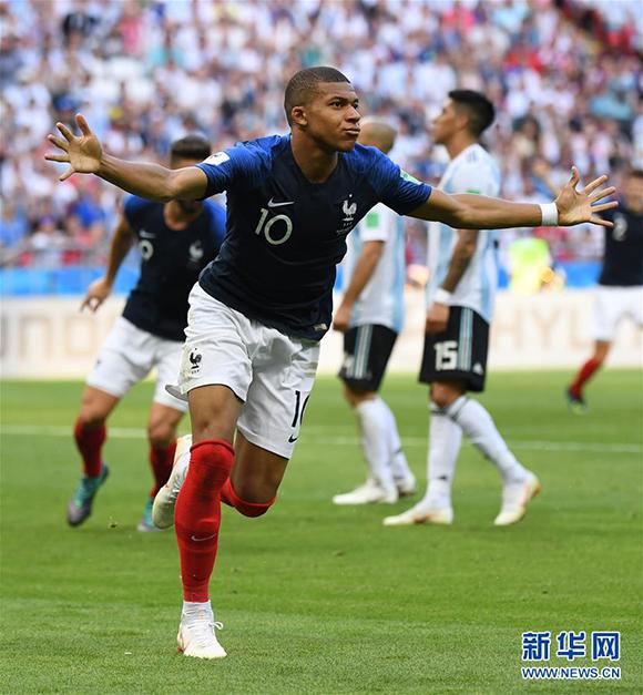 TA：皇马寻求引进后卫和中场；他们愿听取对罗德里戈的报价（TA：皇马欲补强后卫与中场，愿听取罗德里戈报价）