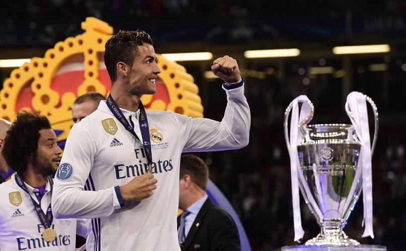 又伤了，对阵柏林联合时帕夫洛维奇的左大腿出现伤病（帕夫洛维奇战柏林联合左大腿再度受伤）