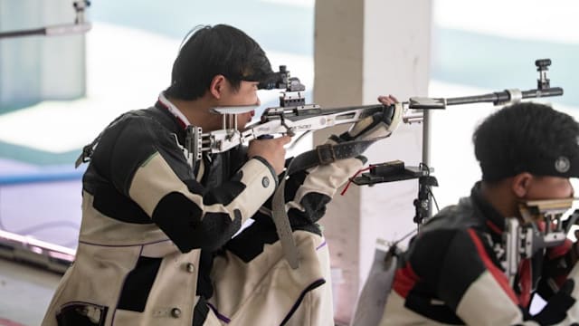 湖人vs猛龙首发：里夫斯搭档詹皇PK英格拉姆&巴恩斯（湖人战猛龙首发：詹皇联手里夫斯，对阵英格拉姆与巴恩斯）