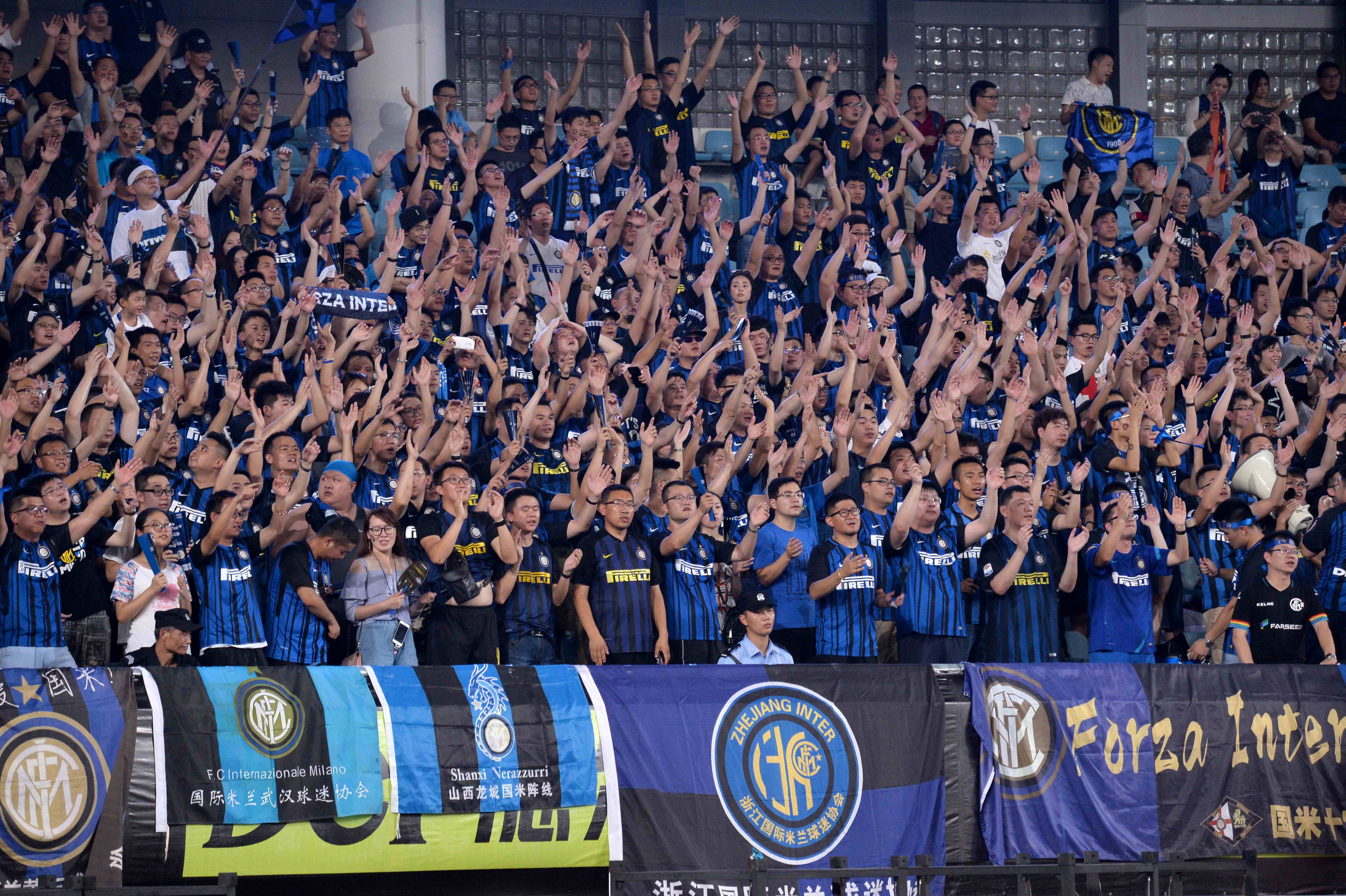 夺冠功臣！莱奥轰入21球，成鹿岛近17年来首位日职联金靴（莱奥轰入21球助队夺冠，加冕鹿岛近17年来首位J联赛金靴）