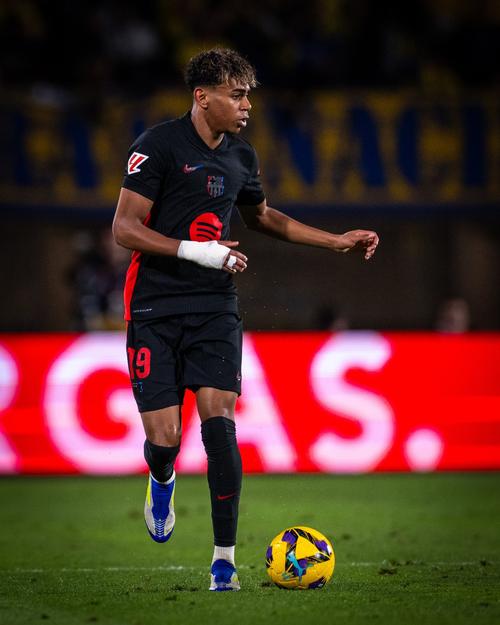 河南村小女孩获旱地冰球全国冠军（河南乡村女孩夺得旱地冰球全国冠军）