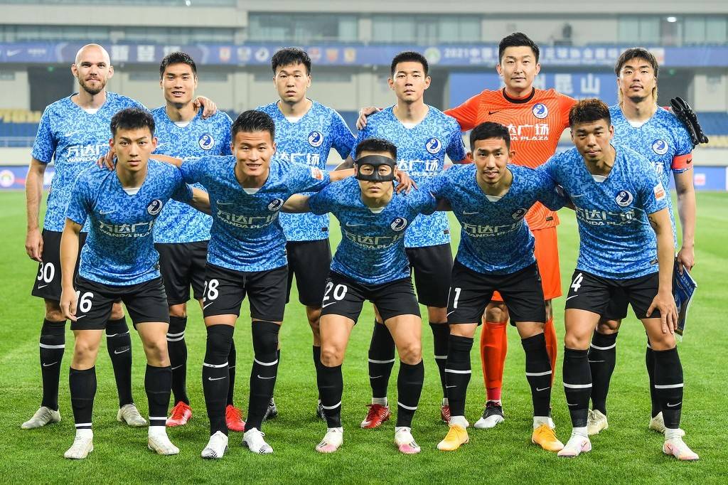 欧冠：利物浦2-0击败马赛（欧冠赛场：利物浦2比0力克马赛）