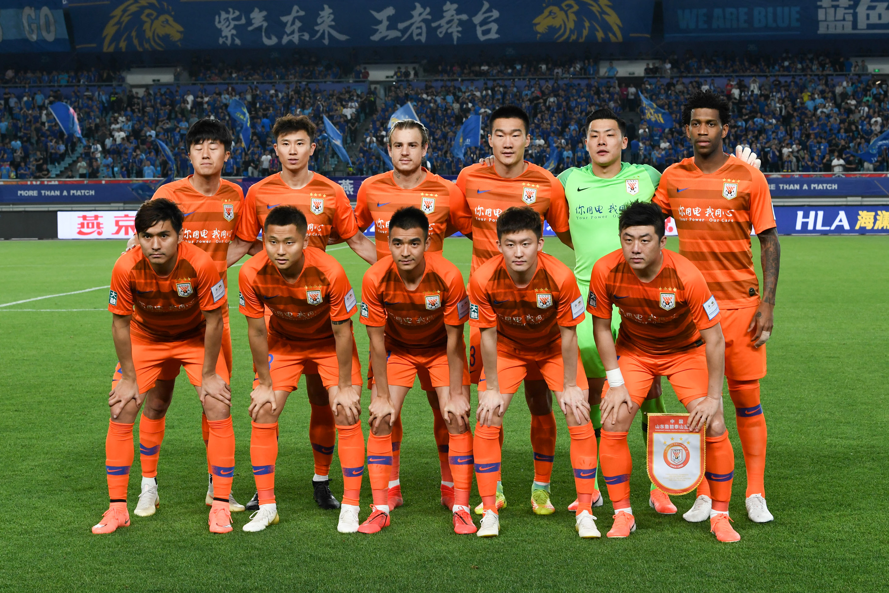 记者：曼联有意阿贾克斯17岁中场乔西-莫基奥（记者称曼联有意引进阿贾克斯17岁中场乔西-莫基奥）