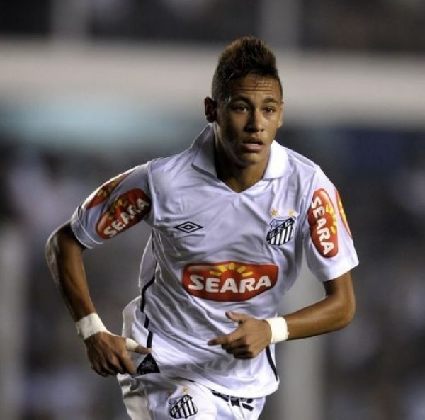 东契奇推动湖人交易字母哥，詹姆斯或否决（东契奇力推湖人求购字母哥，詹姆斯或将否决）