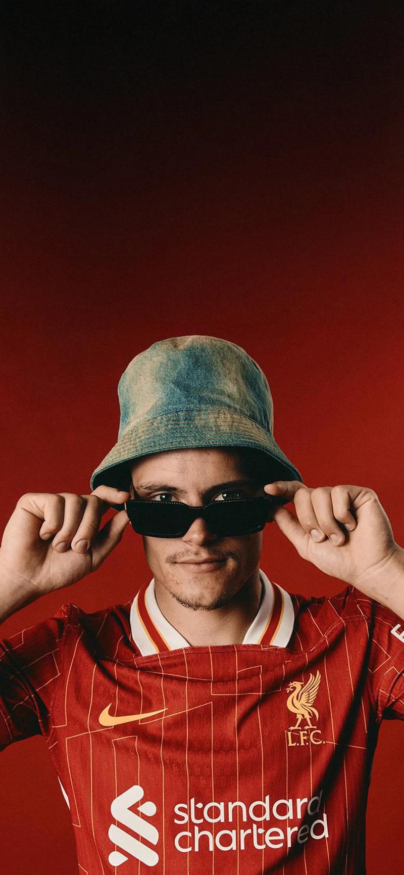 三角洲玩家，韦世豪晒自己在航天基地摸出非洲之心（自称三角洲玩家，韦世豪晒照：在航天基地摸到“非洲之心”）