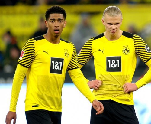 因全队近两年未收到奖金，正备战世非预附加赛的尼日利亚队抵制了训练（奖金两年未发，备战世非预附加赛的尼日利亚队集体罢训）